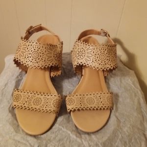 🌈XOXO Wedges Size 7M